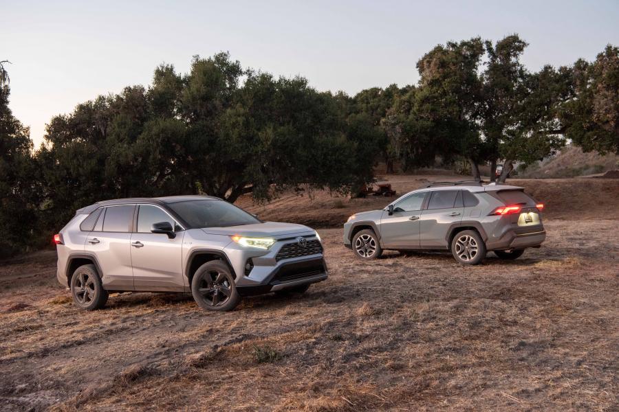  Toyota RAV4 XSE Hybrid 2018 года  (NA) (фото 19 из 71)